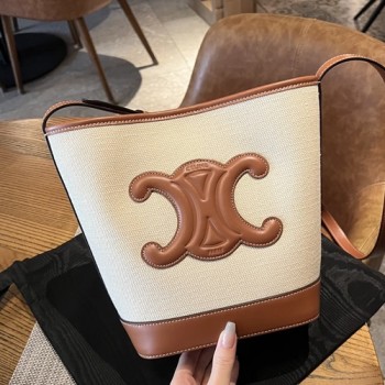 셀린느 퀴르 트리오페 버킷백