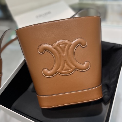 셀린느 퀴르 트리오페 버킷백