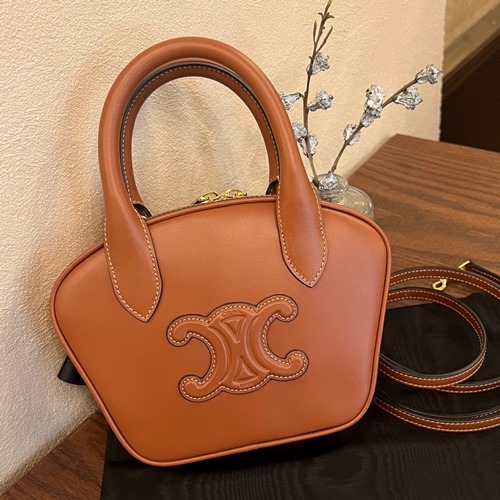 셀린느 트리오페 미니 볼링백