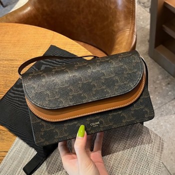 셀린느 파리올 트리오페 카바스 월렛 온 스트랩 크로스백