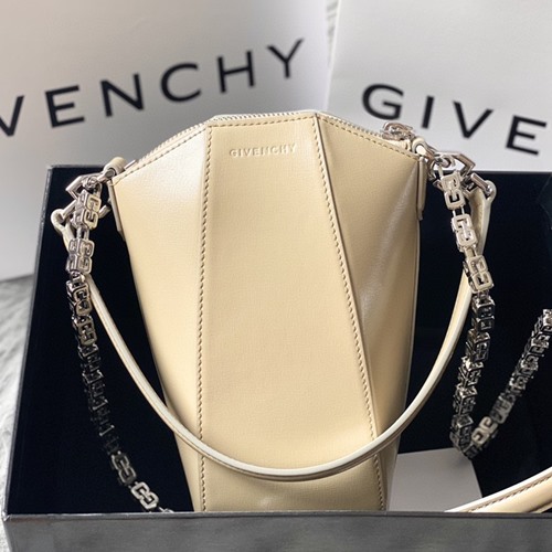 지방시 ANTIGONA LOCK 안티고나 락 버티컬백