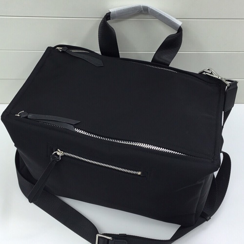 지방시 판도라 메신저백