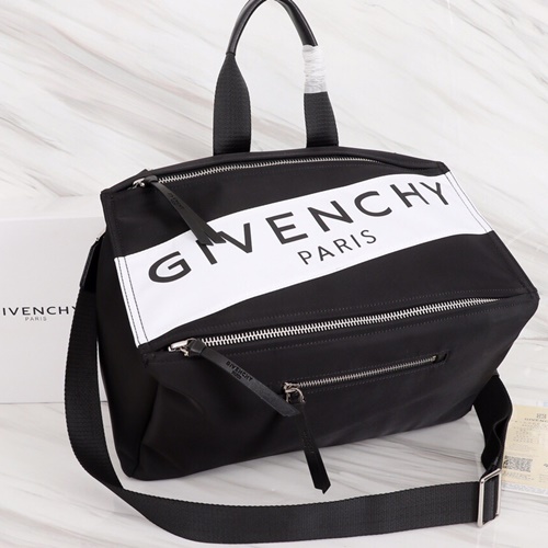 지방시 판도라 메신저백