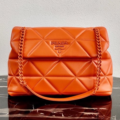 프라다 모노크롬 퀄팅 체인 숄더백