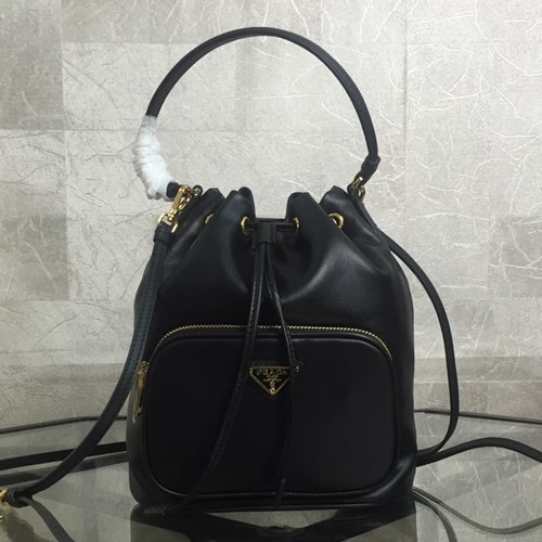 프라다 미니 버킷백