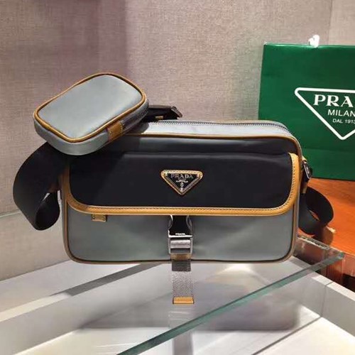 프라다 버클 메신저백