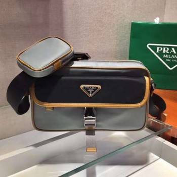 프라다 버클 메신저백