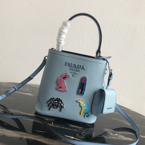 프라다 파니에 사피아노백 스몰 17cm