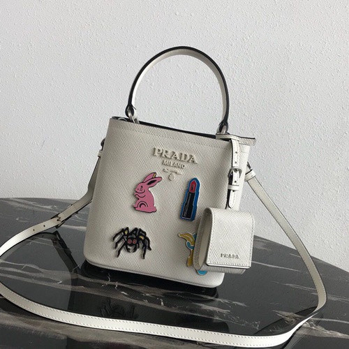 프라다 파니에 사피아노백 스몰 17cm