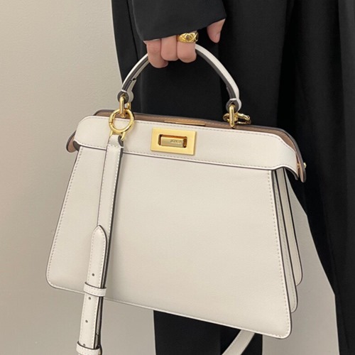 펜디 ICONIC PEEKABOO ISEEU 아이코닉 피카부 아이씨유 핸드백 27cm