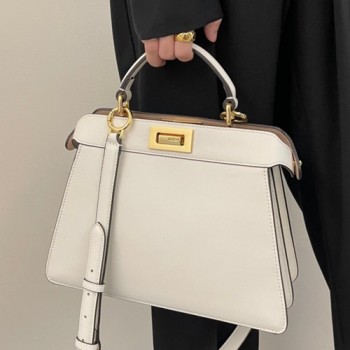 펜디 ICONIC PEEKABOO ISEEU 아이코닉 피카부 아이씨유 핸드백 27cm