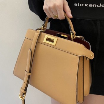 펜디 ICONIC PEEKABOO ISEEU 아이코닉 피카부 아이씨유 핸드백 27cm