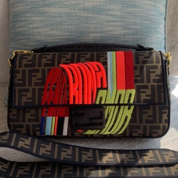 펜디 로마 아모르 바게트백 라지