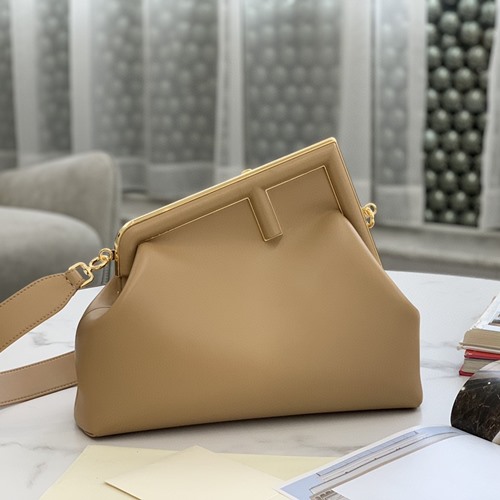 펜디 퍼스트 미듐 숄더백