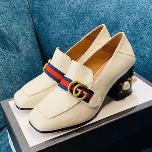 구찌 GG 로고 진주장식 마몬트 로퍼힐