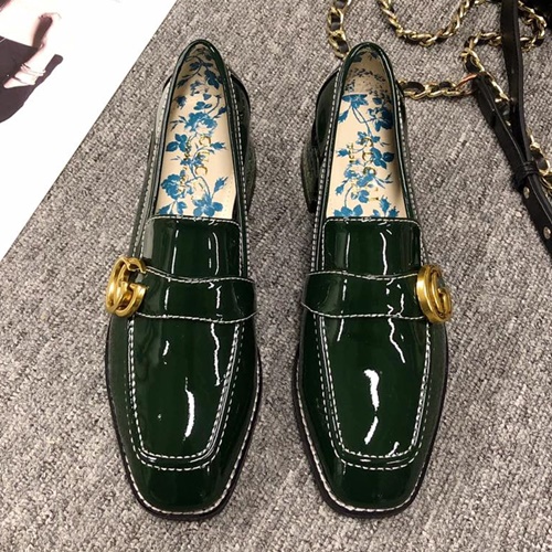 구찌 GG로고 페이던트 로퍼