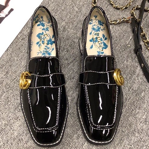 구찌 GG로고 페이던트 로퍼