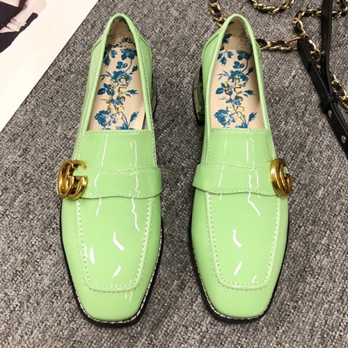 구찌 GG로고 페이던트 로퍼