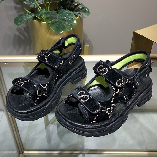 구찌 벨크로 대디 벨벳 샌들