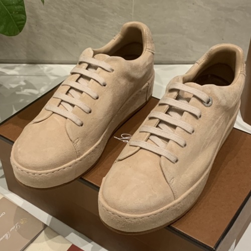 로로피아나 스니커즈