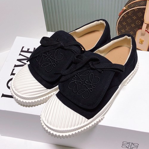 로에베 스니커즈