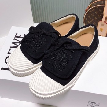 로에베 스니커즈