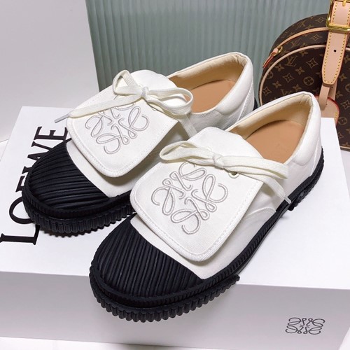 로에베 스니커즈