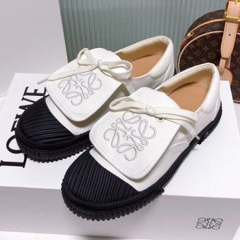 로에베 스니커즈