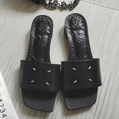 메종 마르지엘라 MM6 스티치 뮬