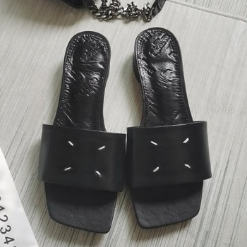 메종 마르지엘라 MM6 스티치 뮬