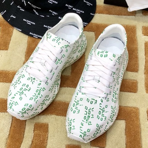 미스비헤이브 스니커즈