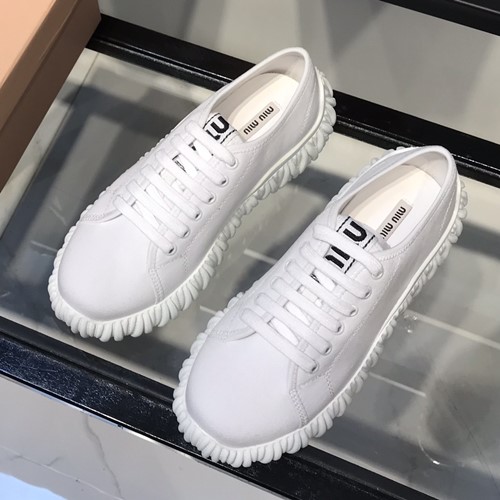 미우미우 로우탑 스니커즈