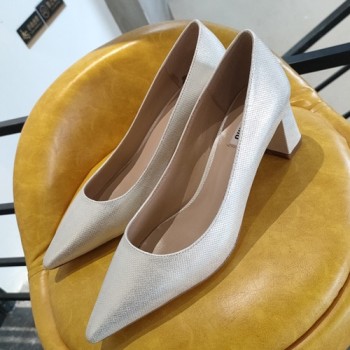 미우미우 펌프스