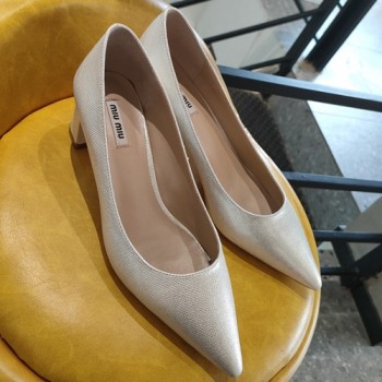 미우미우 펌프스