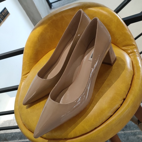 미우미우 펌프스