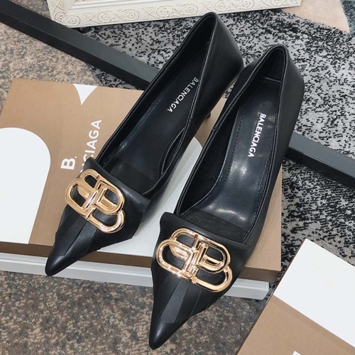 발렌시아가 스퀘어 나이프 BB 펌프스힐