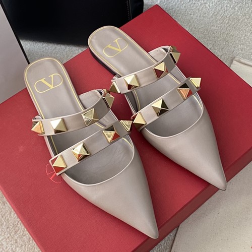 발렌티노 락스터드 뮬