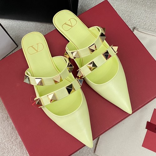 발렌티노 락스터드 뮬