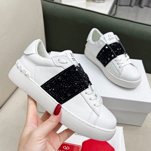 발렌티노 락스터드 스니커즈