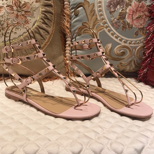 발렌티노 락스터드 스트랩 샌들