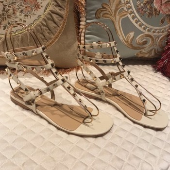 발렌티노 락스터드 스트랩 샌들