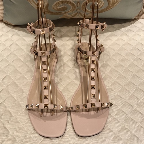 발렌티노 락스터드 스트랩 샌들