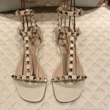 발렌티노 락스터드 스트랩 샌들