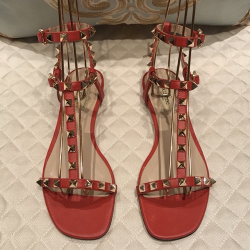 발렌티노 락스터드 스트랩 샌들