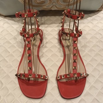 발렌티노 락스터드 스트랩 샌들