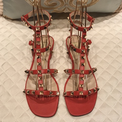 발렌티노 락스터드 스트랩 샌들