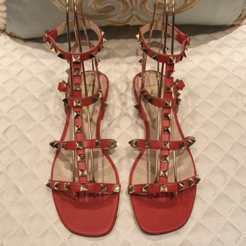 발렌티노 락스터드 스트랩 샌들