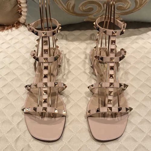 발렌티노 락스터드 스트랩 샌들