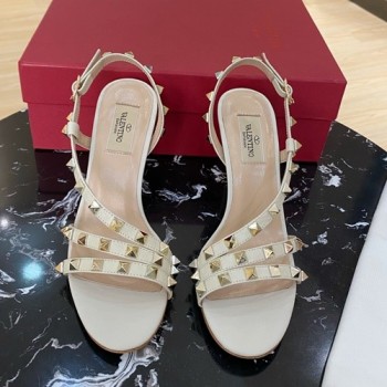 발렌티노 락스터드 스트랩 샌들힐