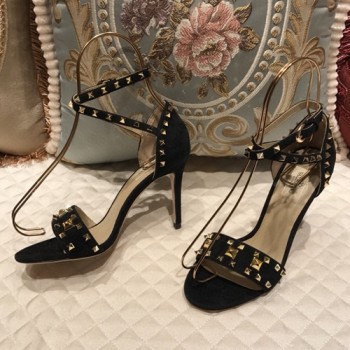 발렌티노 락스터드 스트랩 샌들힐